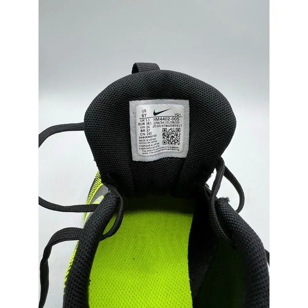 Nike Cosmic Runner GS “Black Volt” size 6 Y